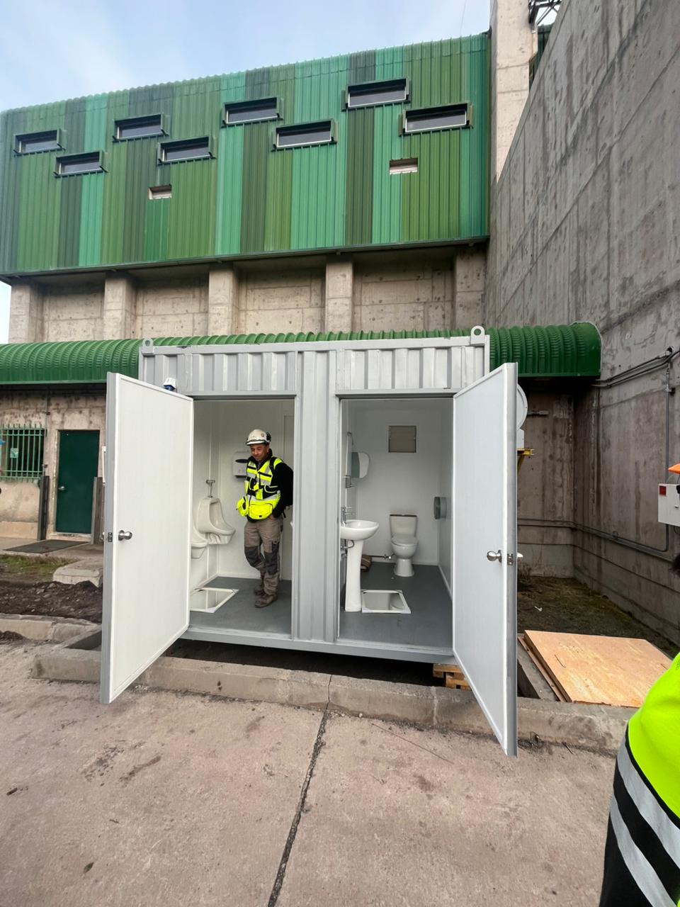 Baño modular para faena industrial fabricado por Euromodular